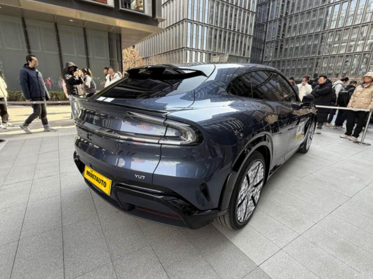 Xiaomi_YU7_10