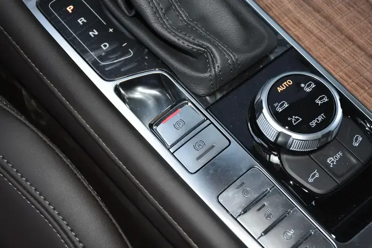 Roewe RX8 2019