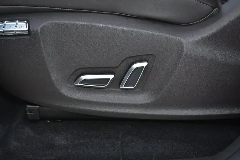 Roewe RX8 2019