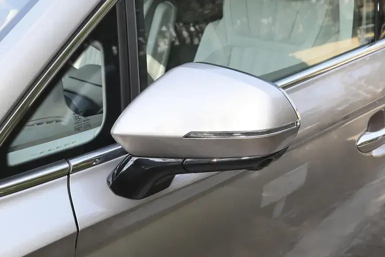 Roewe  iMAX8 2023
